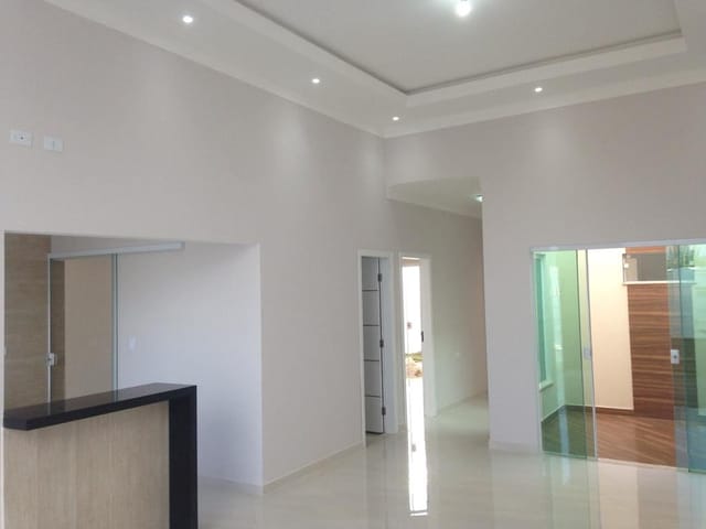Casa 3 quartos e 2 banheiros, à venda, no bairro Loteamento Residencial e Comercial Flamboyant em Pindamonhangaba