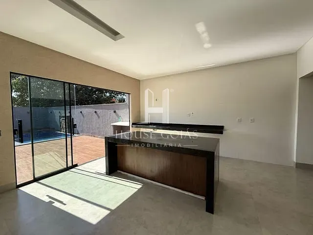 Casa com 360m² 3 quartos e 1 banheiro, à venda, no bairro Garavelo Residencial Park em Aparecida de Goiânia
