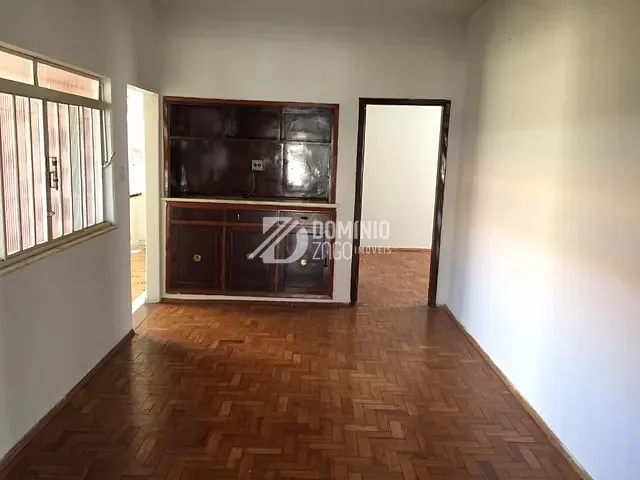 Casa com 443m² 3 quartos e 2 banheiros, à venda, no bairro São Benedito em Uberaba