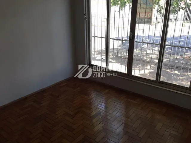 Casa com 443m² 3 quartos e 2 banheiros, à venda, no bairro São Benedito em Uberaba