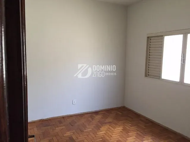 Casa com 443m² 3 quartos e 2 banheiros, à venda, no bairro São Benedito em Uberaba
