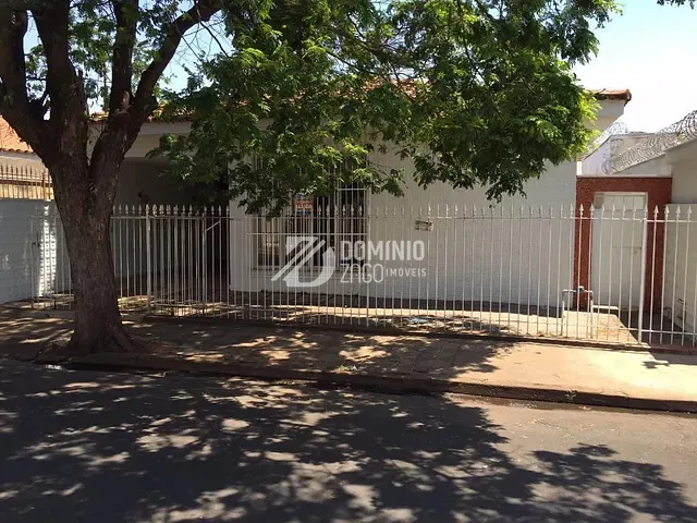 Casa com 443m² 3 quartos e 2 banheiros, à venda, no bairro São Benedito em Uberaba
