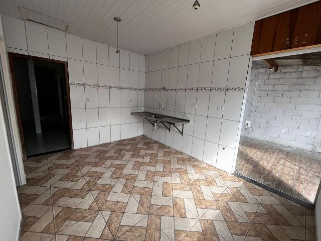 Casa com 300m² 3 quartos e 2 banheiros, à venda, no bairro Parque São Benedito em Pindamonhangaba