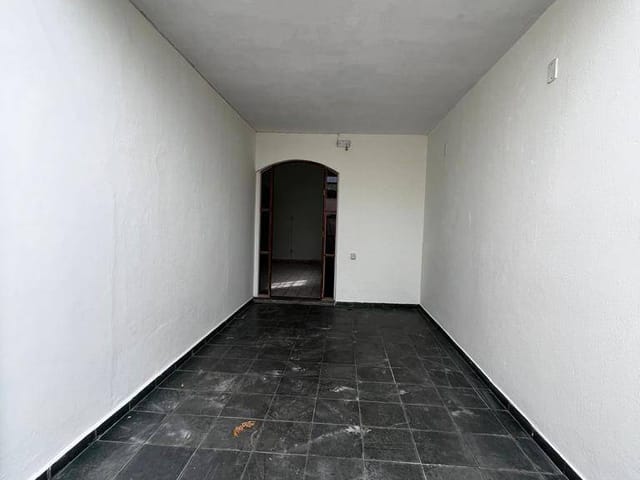 Casa com 300m² 3 quartos e 2 banheiros, à venda, no bairro Parque São Benedito em Pindamonhangaba