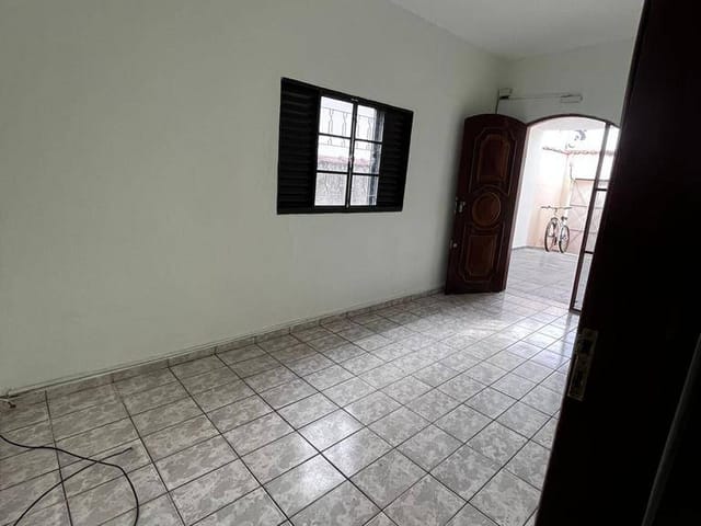 Casa com 300m² 3 quartos e 2 banheiros, à venda, no bairro Parque São Benedito em Pindamonhangaba