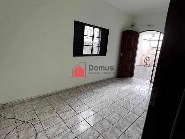 Casa com 300m² 3 quartos e 2 banheiros, à venda, no bairro Parque São Benedito em Pindamonhangaba