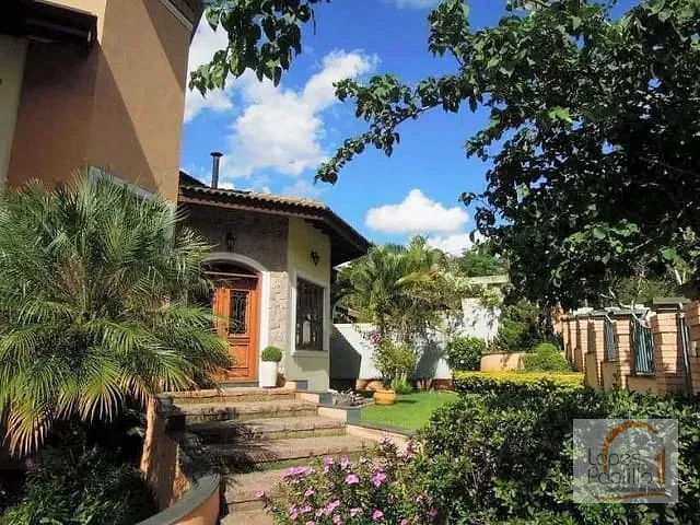 Casa com 1080m² 4 quartos e 4 banheiros, à venda, no bairro Jardim Flamboyant em Atibaia
