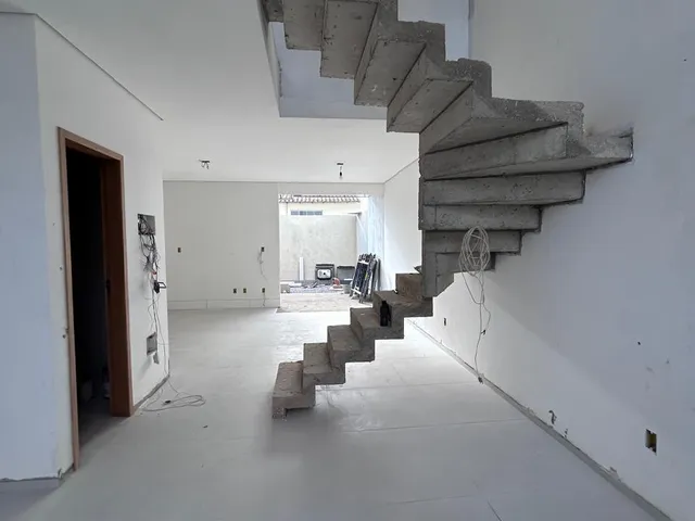 Casa 3 quartos e 3 banheiros, à venda, no bairro Jardim Vitória em Macaé
