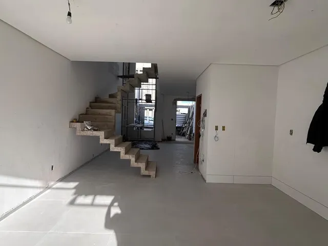 Casa 3 quartos e 3 banheiros, à venda, no bairro Jardim Vitória em Macaé