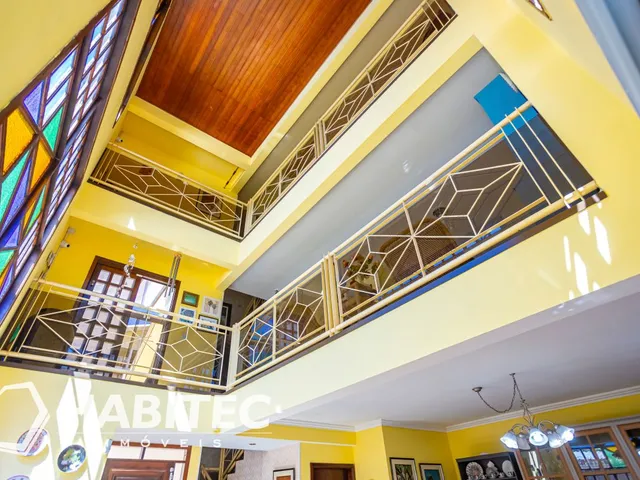 Casa 5 quartos e 5 banheiros, à venda, no bairro Alto da XV em Curitiba