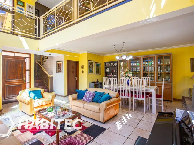 Casa 5 quartos e 5 banheiros, à venda, no bairro Alto da XV em Curitiba