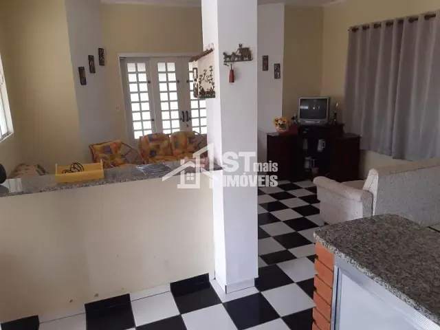 Casa com 300m² 3 quartos e 1 banheiro, à venda, no bairro Clube UVA em Andradas