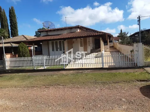 Casa com 300m² 3 quartos e 1 banheiro, à venda, no bairro Clube UVA em Andradas