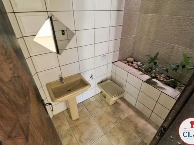 Casa 3 quartos e 3 banheiros, para alugar, no bairro Santa Cândida em Curitiba
