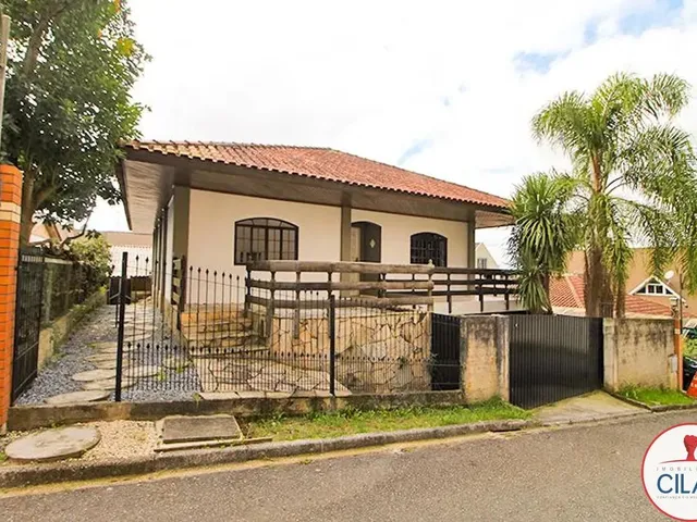 Casa 3 quartos e 3 banheiros, para alugar, no bairro Santa Cândida em Curitiba