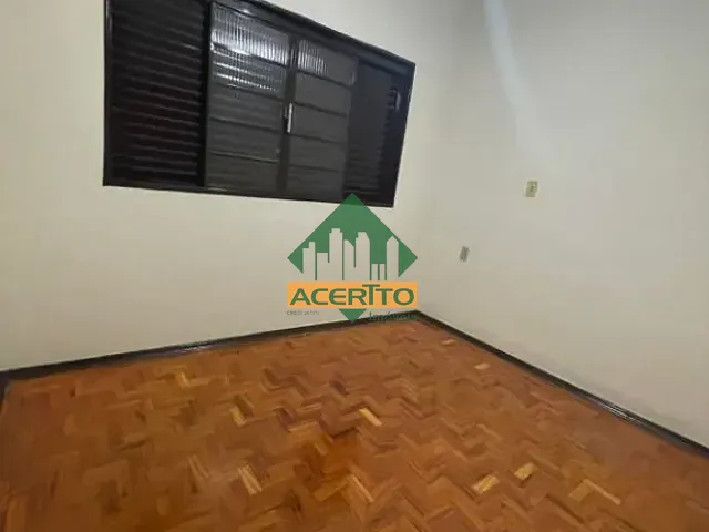Casa com 300m² 3 quartos e 2 banheiros, à venda ou para alugar, no bairro Novo Paraíso em Araçatuba