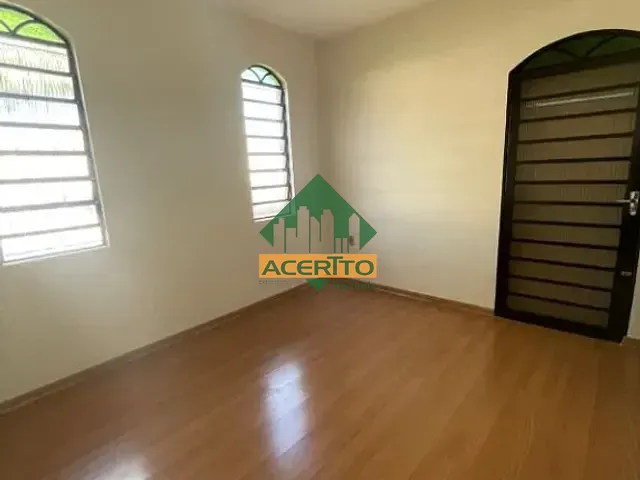 Casa com 300m² 3 quartos e 2 banheiros, à venda ou para alugar, no bairro Novo Paraíso em Araçatuba