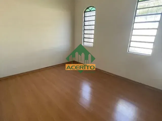 Casa com 300m² 3 quartos e 2 banheiros, à venda ou para alugar, no bairro Novo Paraíso em Araçatuba