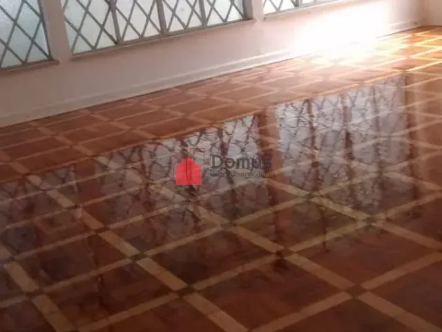 Casa com 840m², à venda ou para alugar, no bairro Centro em Pindamonhangaba