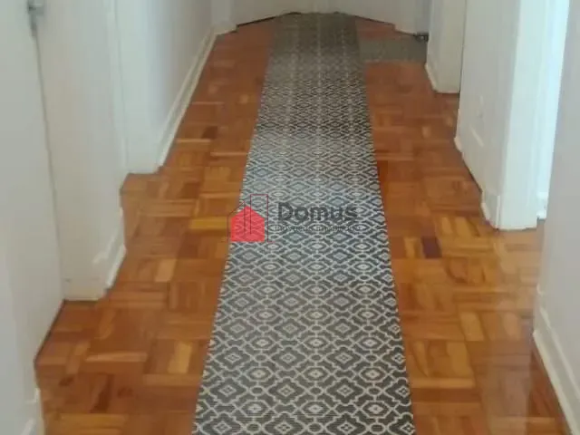 Casa com 840m², à venda ou para alugar, no bairro Centro em Pindamonhangaba