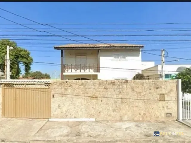 Casa 7 quartos e 4 banheiros, à venda ou para alugar, no bairro Parque Jóquei Club em Campos dos Goytacazes