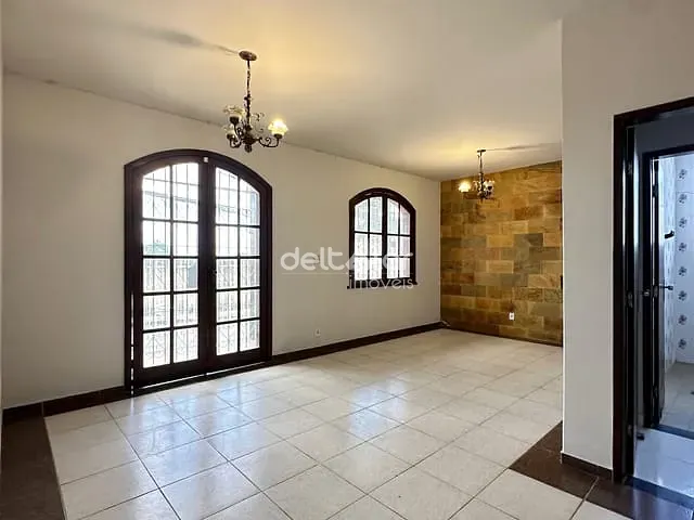 Casa com 360m² 4 quartos e 4 banheiros, para alugar, no bairro Planalto em Belo Horizonte