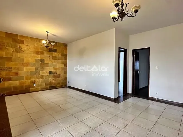 Casa com 360m² 4 quartos e 4 banheiros, para alugar, no bairro Planalto em Belo Horizonte