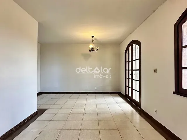 Casa com 360m² 4 quartos e 4 banheiros, para alugar, no bairro Planalto em Belo Horizonte