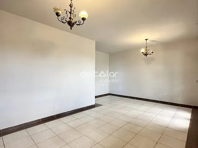 Casa com 360m² 4 quartos e 4 banheiros, para alugar, no bairro Planalto em Belo Horizonte