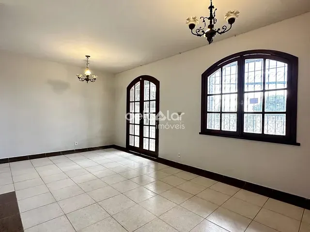 Casa com 360m² 4 quartos e 4 banheiros, para alugar, no bairro Planalto em Belo Horizonte