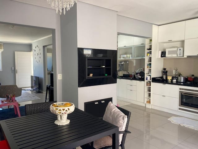 Casa 3 quartos e 2 banheiros, à venda, no bairro Areal em Pelotas