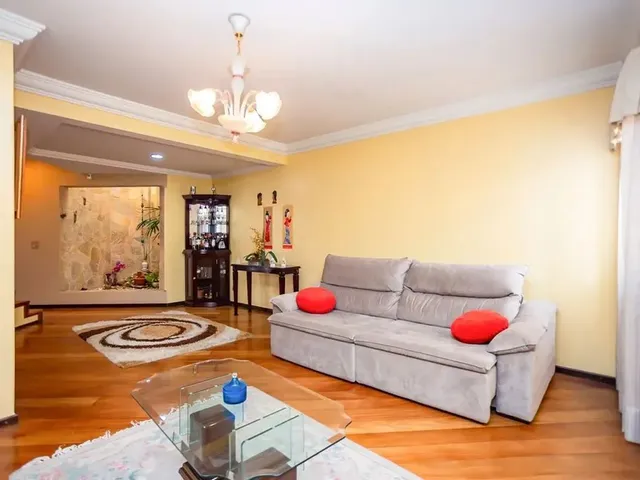 Casa com 330m² 3 quartos e 4 banheiros, para alugar, no bairro Parolin em Curitiba