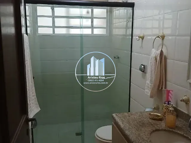 Casa com 460m² 4 quartos e 3 banheiros, à venda, no bairro Fátima em Pouso Alegre