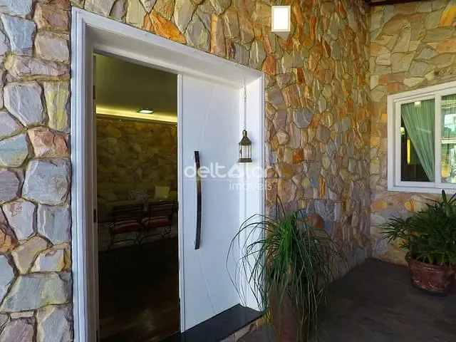 Casa com 360m² 4 quartos e 3 banheiros, à venda, no bairro Planalto em Belo Horizonte