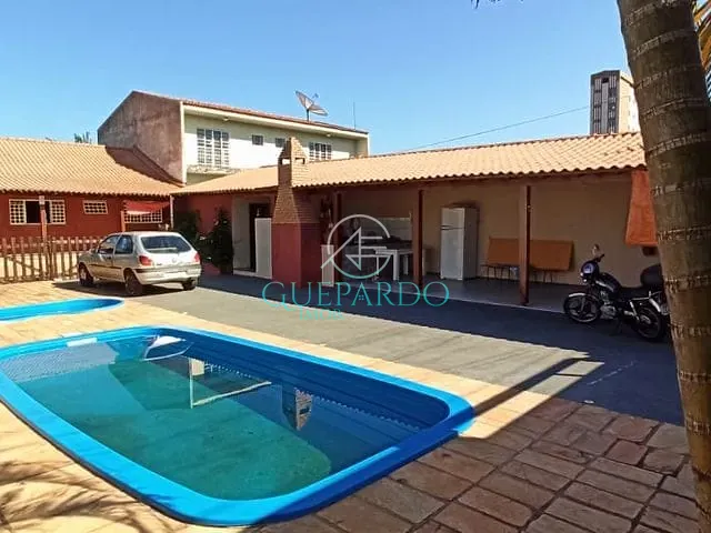 Casa com 376m² 4 quartos e 4 banheiros, à venda, no bairro Vila Brasil em Londrina