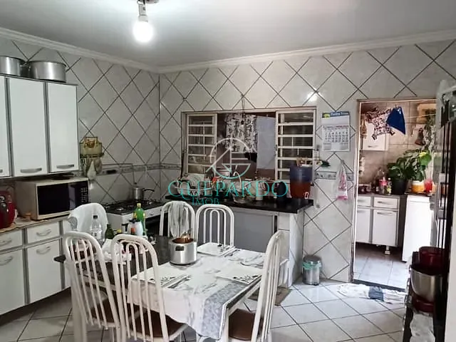 Casa com 376m² 4 quartos e 4 banheiros, à venda, no bairro Vila Brasil em Londrina