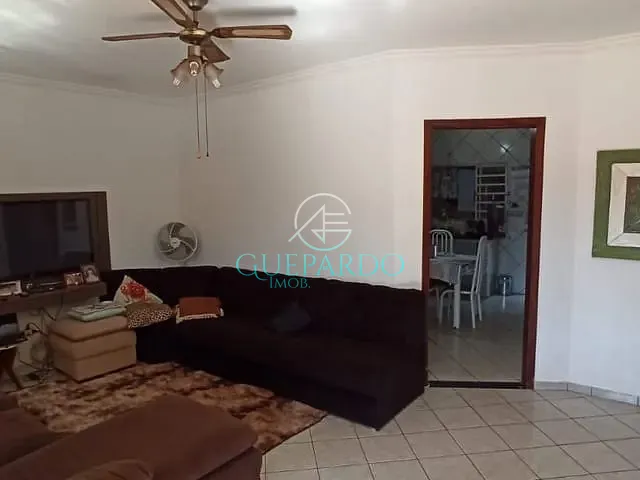 Casa com 376m² 4 quartos e 4 banheiros, à venda, no bairro Vila Brasil em Londrina