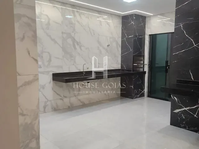 Casa com 210m² 3 quartos e 2 banheiros, à venda, no bairro Cardoso em Aparecida de Goiânia