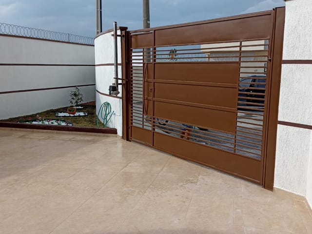 Casa com 176m² 3 quartos e 2 banheiros, à venda, no bairro Loteamento Residencial e Comercial Flamboyant em Pindamonhangaba