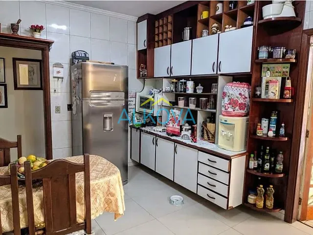 Casa com 300m² 4 quartos e 6 banheiros, à venda, no bairro Urbanova em São José dos Campos