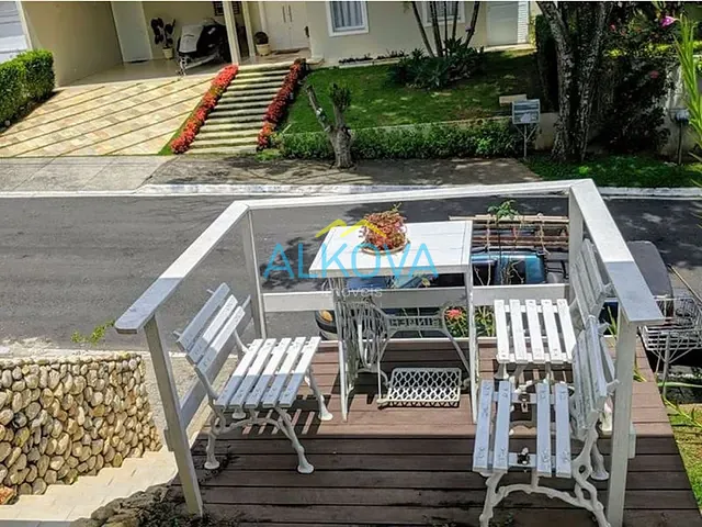 Casa com 300m² 4 quartos e 6 banheiros, à venda, no bairro Urbanova em São José dos Campos
