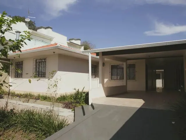 Casa com 488m² 3 quartos e 4 banheiros, para alugar, no bairro Bacacheri em Curitiba