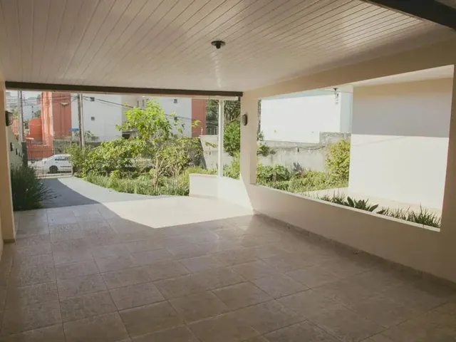 Casa com 488m² 3 quartos e 4 banheiros, para alugar, no bairro Bacacheri em Curitiba