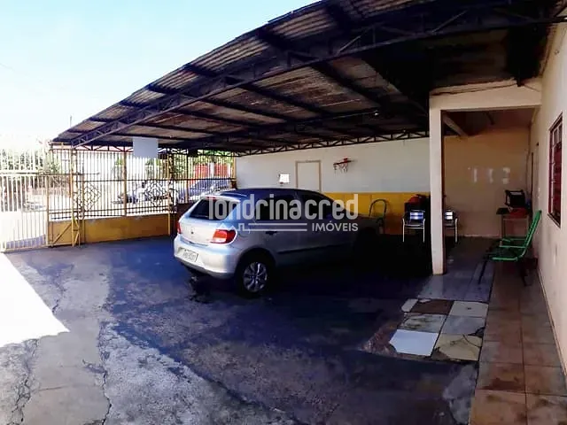 Casa com 300m² 3 quartos e 1 banheiro, à venda, no bairro Catuai em Londrina