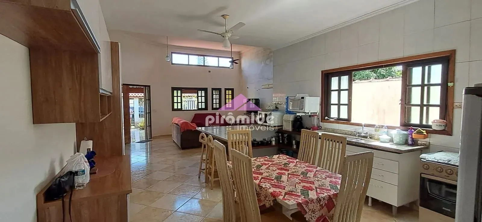 Casa, 3 quartos, 200 m² - Foto 2