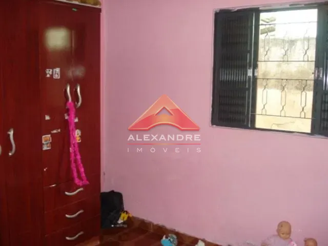Casa 3 quartos e 1 banheiro, à venda, no bairro Jardim Ismênia em São José dos Campos