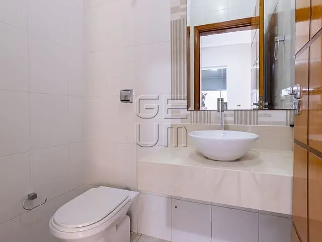 Casa com 525m² 3 quartos e 4 banheiros, à venda, no bairro Parque Residencial Alcântara em Londrina