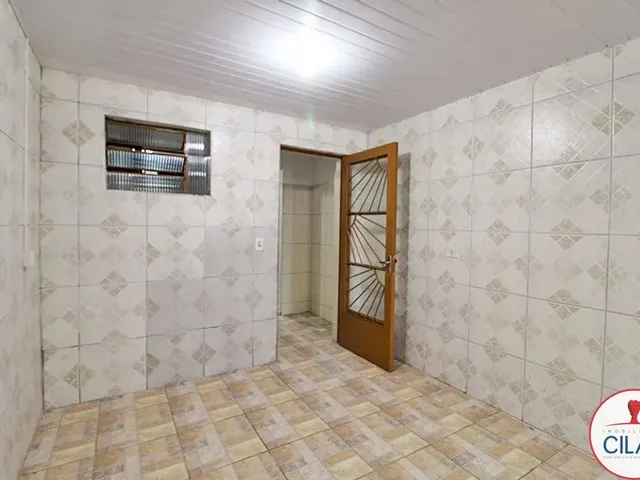 Casa 2 quartos e 2 banheiros, para alugar, no bairro Lindóia em Curitiba