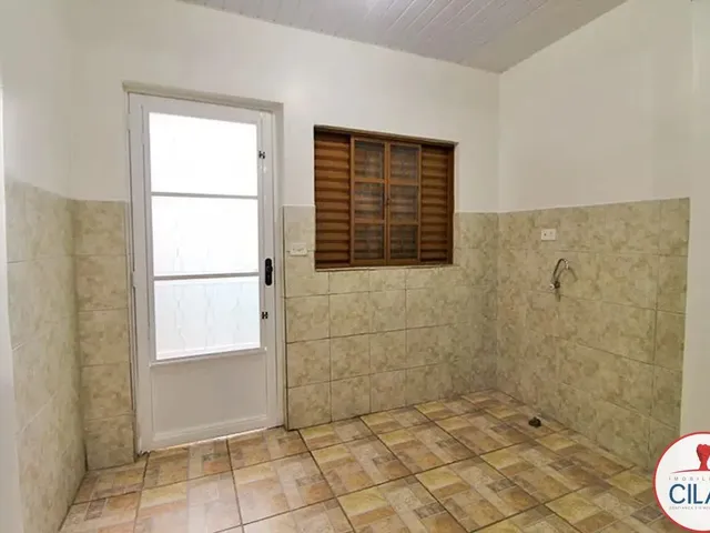 Casa 2 quartos e 2 banheiros, para alugar, no bairro Lindóia em Curitiba