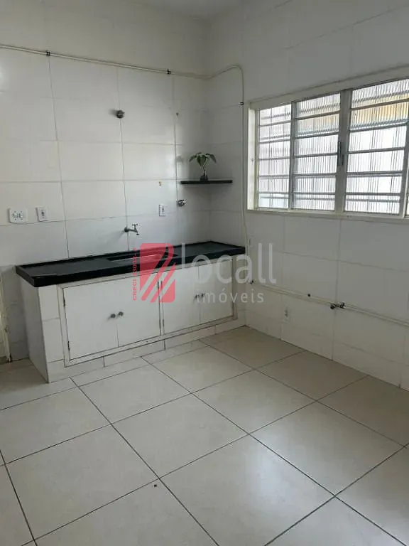 Casa com 3 quartos para aluguel, 230m² — foto 13 de 16